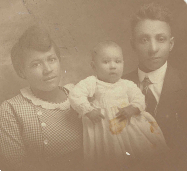 Granddaughter Sallie Porter Smith with Husband Albert Burlin Smith and first born Albert.JR(AB)
(Sallies baby daughter)